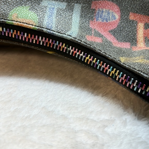 Bag Dooney and Bourke Multicolor fabric outside, red fabric inside keyring NWOT - Picture 5 of 9